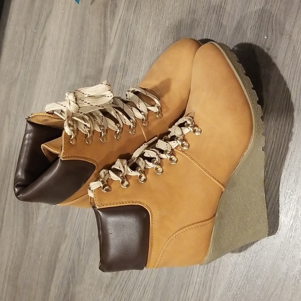 Size 7 Brown Heeled Boots